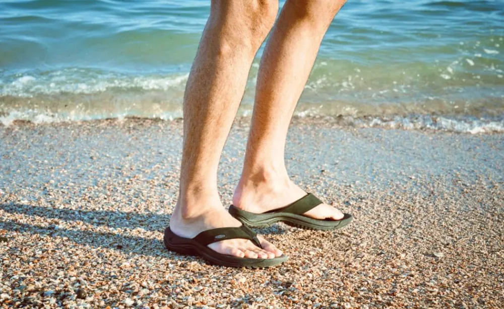 Outlet Men'S Kona Leather Flip-Flop | Java/Dark Earth Men Slip-Ons
