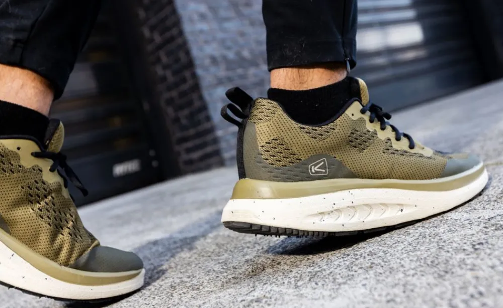 Online Men'S Wk400 Walking Shoe | Austern/Red Carpet Men Shoes